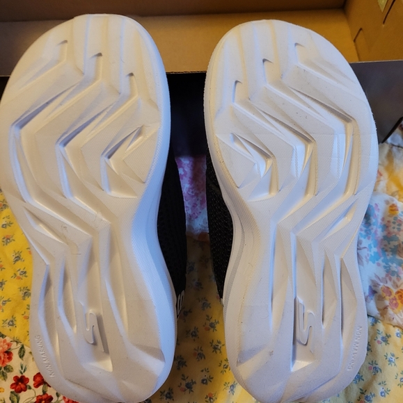 New In Box Sketchers go run fast shoe - Picture 5 of 6
